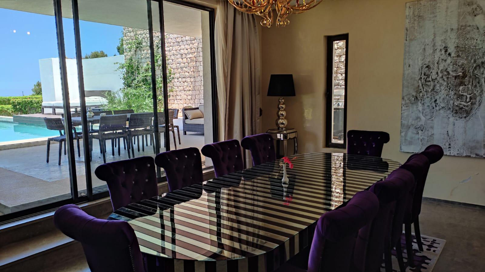 Salle à manger intérieur et extérieur